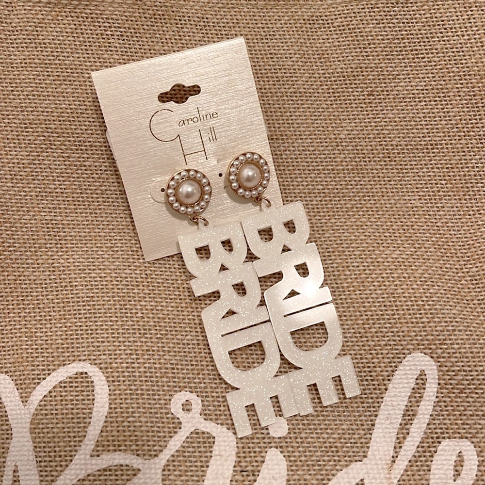 NWT Caroline Hill Bride Sparkle Acrylic Earrings with pearl detail